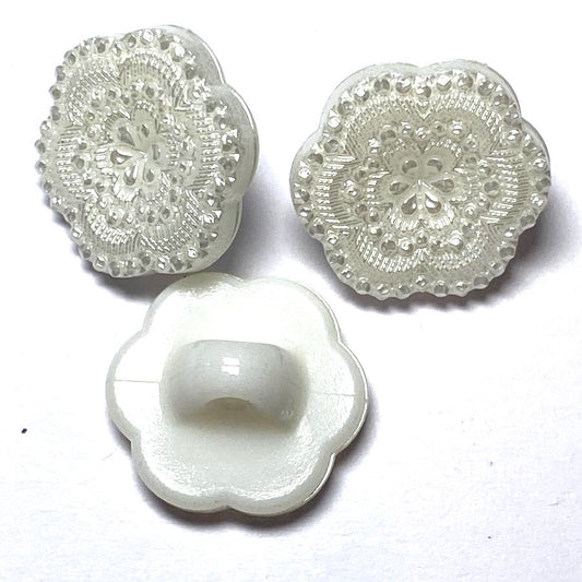 15mm Flower Ivory Button (B32)