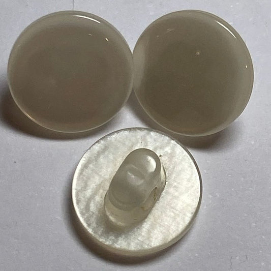 13mm Ivory Pearlised Button (B109)