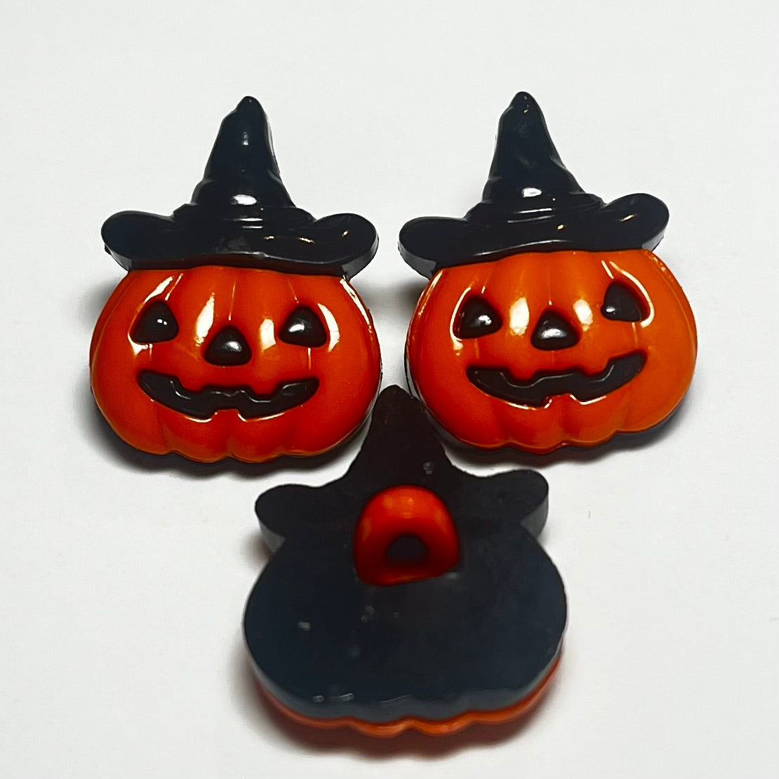 25mm Pumpkin with Hat Button (B154)